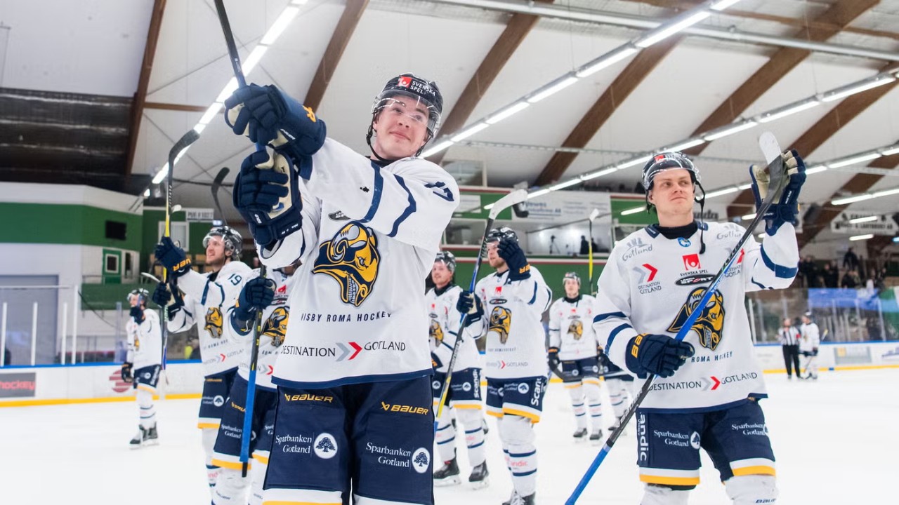 Jublande hockeyspelare i Visby/Roma HC efter avancemanget till HockeyAllsvenskan 2026/2027